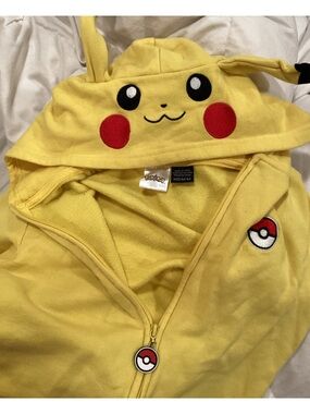 Pokemon Pikachu Yellow Hooded Zip-Up Hoodie unisex